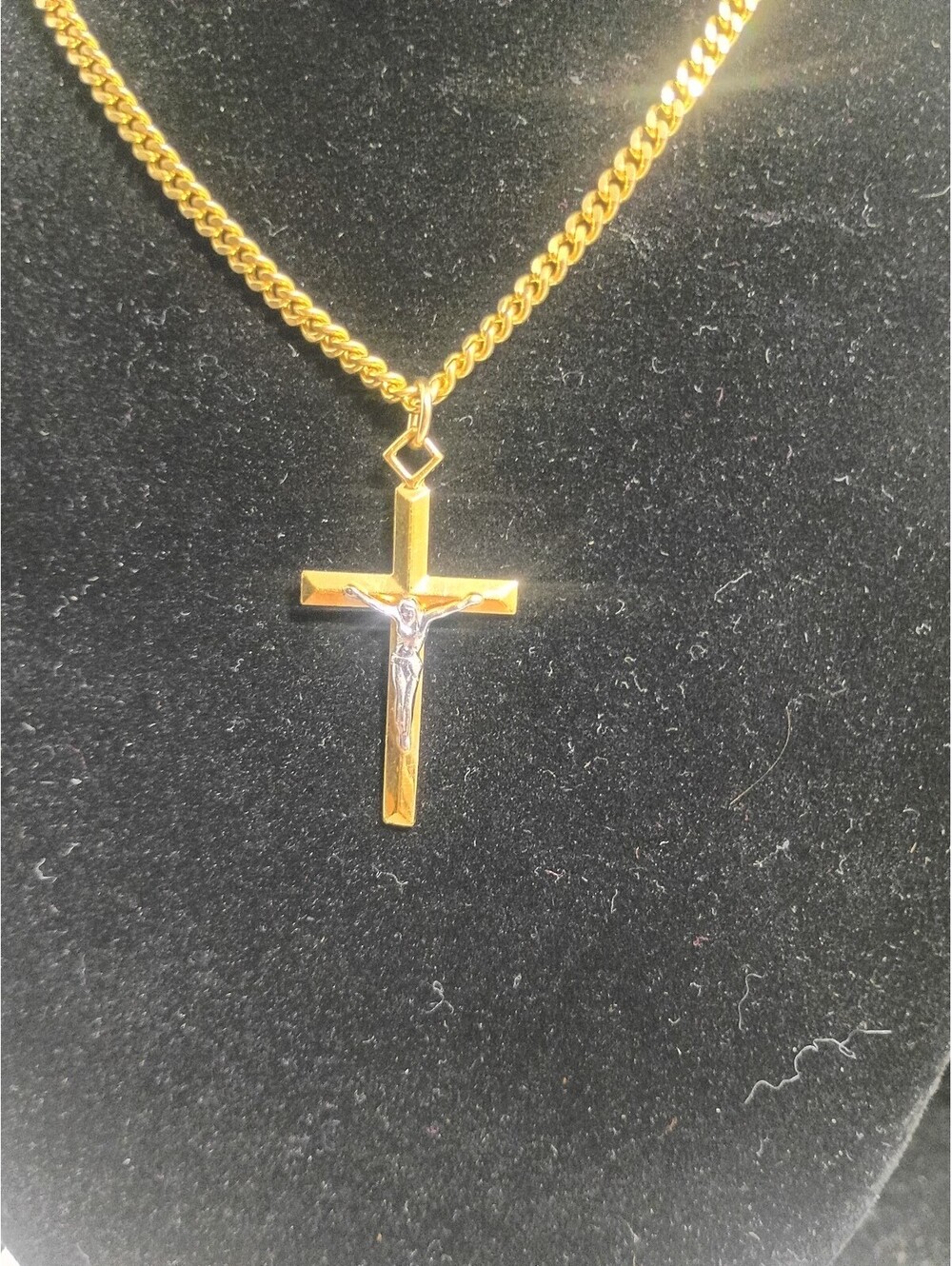 Vintage 14K Gold Cross Pendant Necklace with Jesus Figure